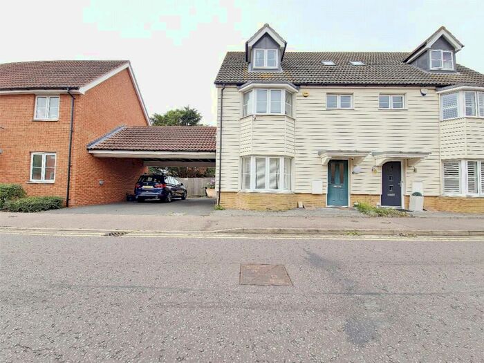 4 Bedroom Semi-Detached House To Rent In Juliette Mews, Romford, Essex, RM1