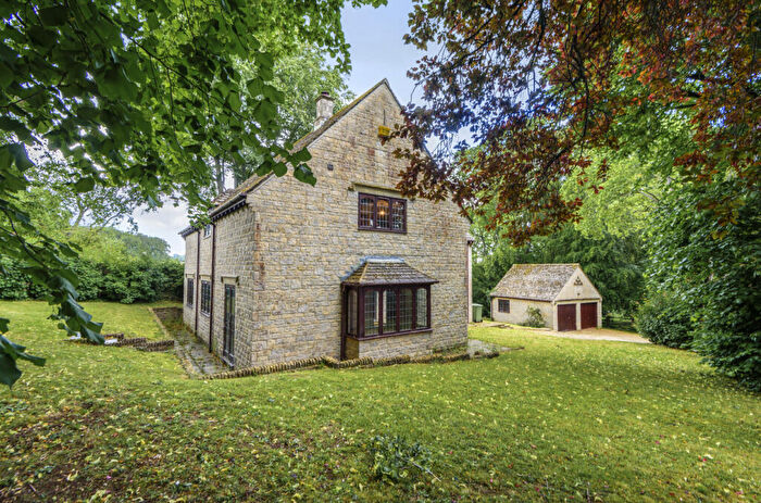 4 Bedroom Detached House To Rent In Perrotts Brook, Cirencester, GL7