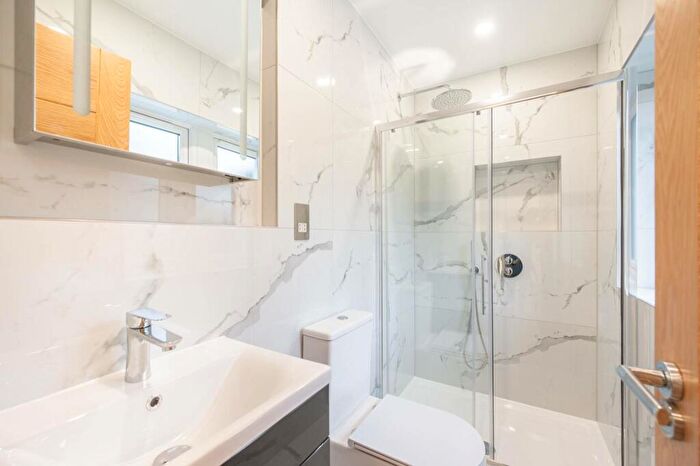 3 Bedroom Flat To Rent In Warwick Road, High Barnet, Barnet, EN5