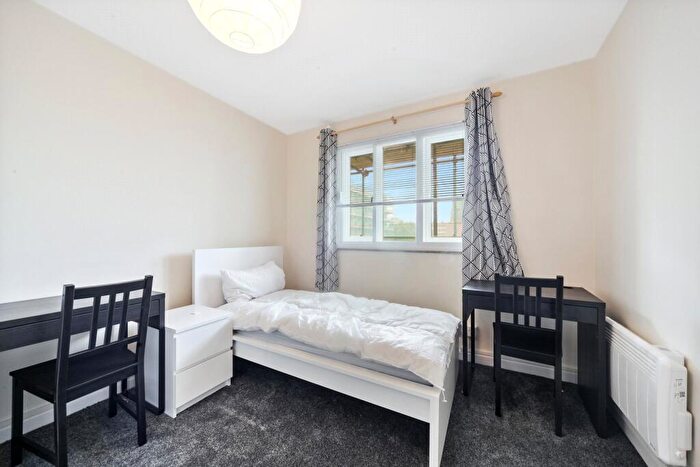 3 Bedroom Flat To Rent In Augustus Street, Camden, NW1