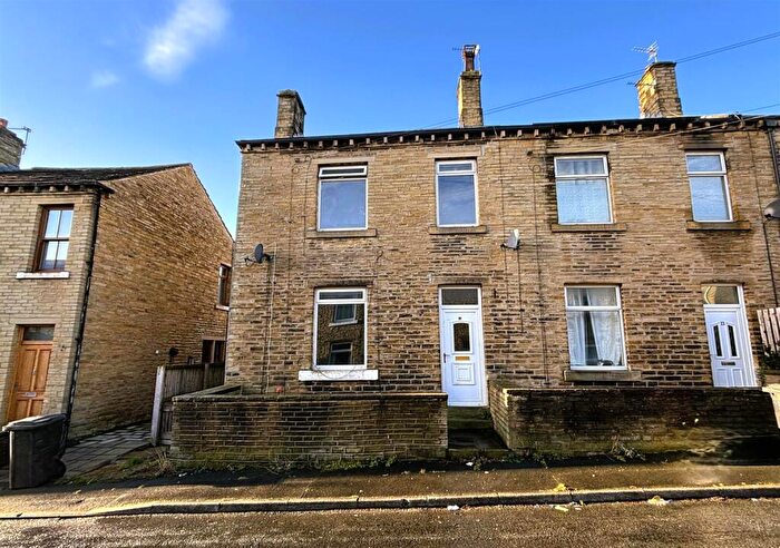 3 Bedroom End Of Terrace House For Sale In John Street, Waring Green, Brighouse, HD6