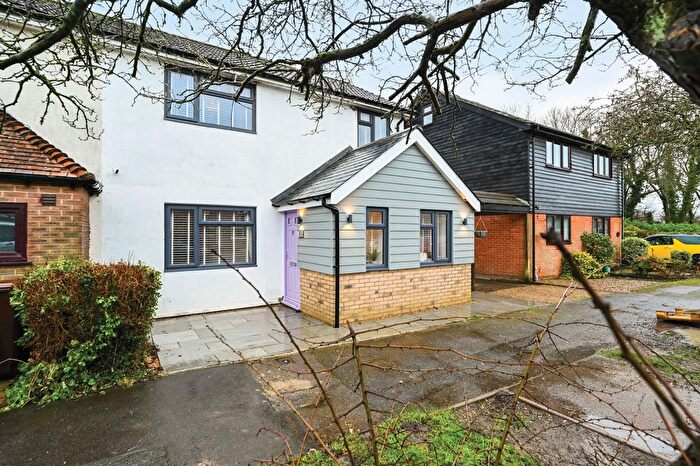 3 Bedroom Semi Detached House For Sale In Hither Field, Charing, TN27