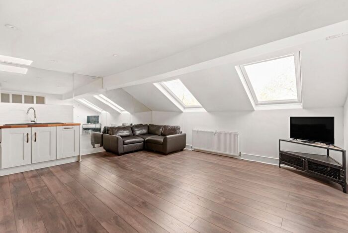 1 Bedroom Flat To Rent In Highbury New Park, Islington, N5