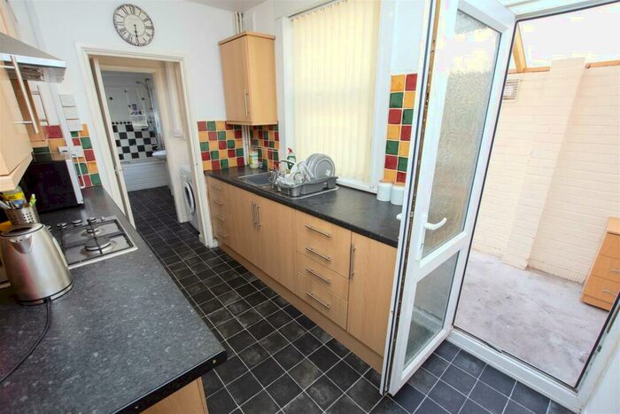 4 Bedroom House To Rent In Warwards Lane, Birmingham, B29