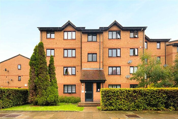 Flat To Rent In Glenville Grove, Deptford, London, SE8