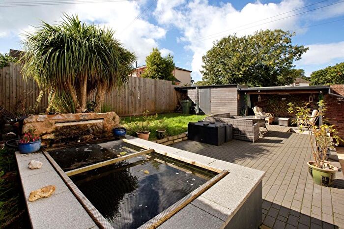 3 Bedroom Flat For Sale In Barton Villas, Dawlish, EX7