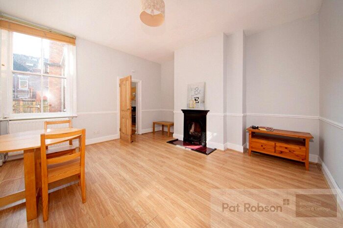 2 Bedroom Apartment To Rent In Lavender Gardens, Jesmond, Newcastle Upon Tyne, NE2