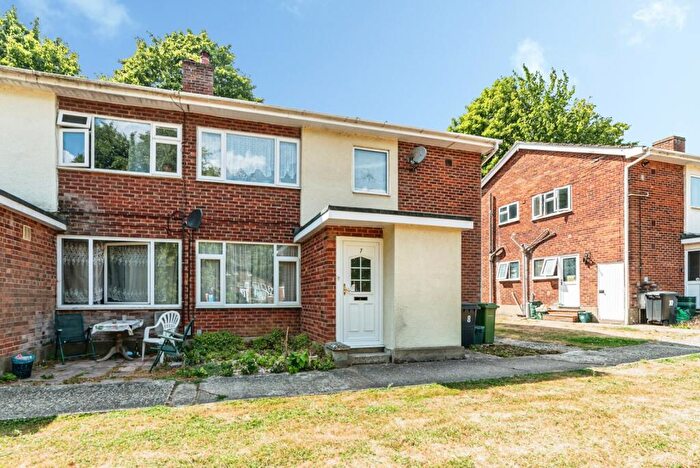 2 Bedroom Flat To Rent In Redfield Court, Newbury, RG14