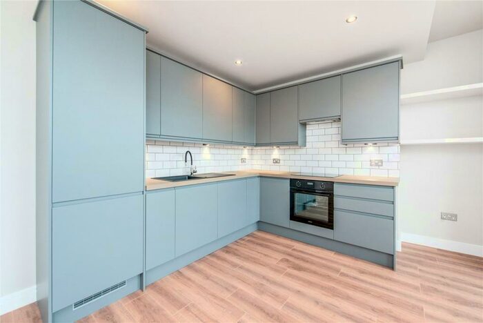 3 Bedroom Apartment To Rent In Myddleton Road, London, N22
