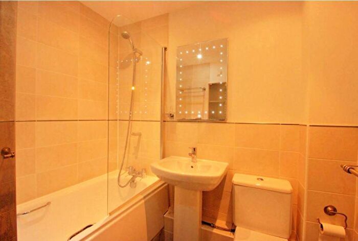 1 Bedroom Flat To Rent In Woodin`s Way, North Oxford, OX1
