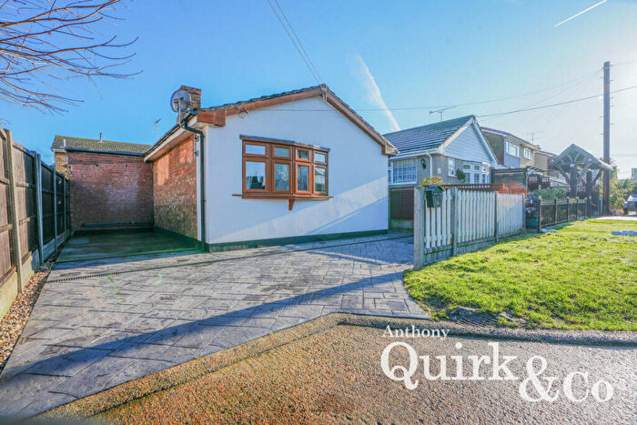 2 Bedroom Detached Bungalow For Sale In Zealand Drive, Canvey Island, SS8