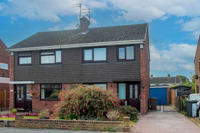 3 Bedroom Semi-Detached House To Rent In Lathkilldale Crescent, Long Eaton, Nottingham, NG10