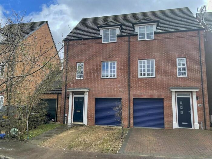 3 Bedroom Town House To Rent In Oxford Gardens, Holbeach, Spalding, PE12