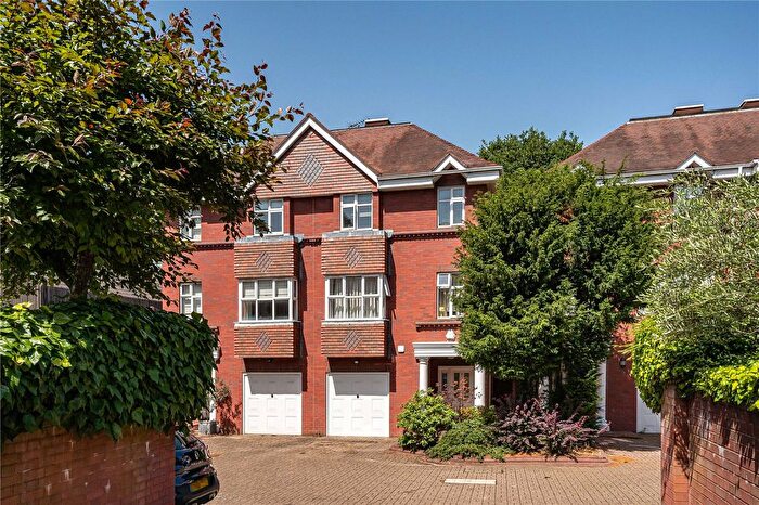 5 Bedroom Semi-Detached House For Sale In Magnolia Place, Montpelier Road, London, W5