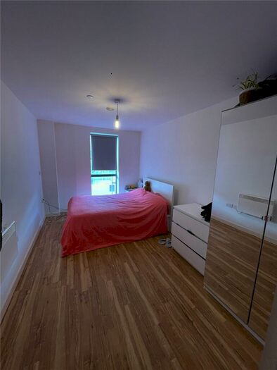 1 Bedroom Flat To Rent In Aire, Cross Green Lane, LS9