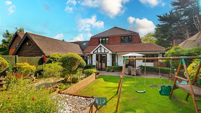 4 Bedroom Detached House For Sale In Traps Hill, Loughton, IG10