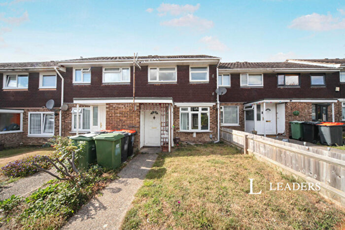 3 Bedroom Terraced House To Rent In Salters Way, LU6