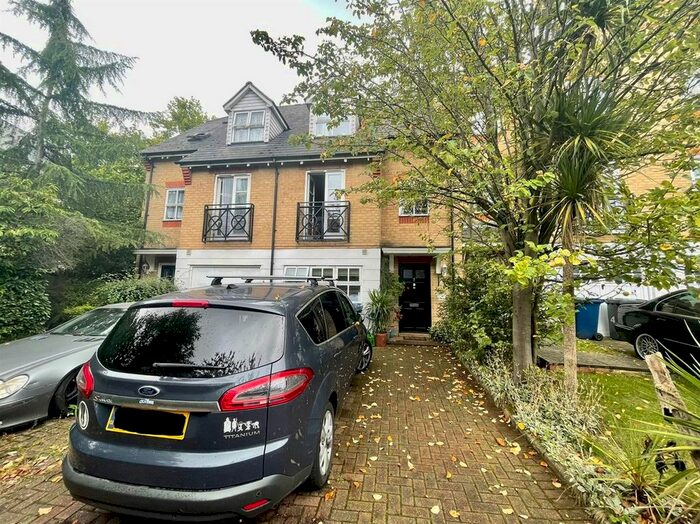 5 Bedroom Terraced House To Rent In Carlisle Place, Friern Barnet, N11