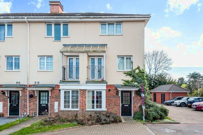 4 Bedroom Terraced House To Rent In Coleridge Drive, Ruislip, Middlesex, HA4