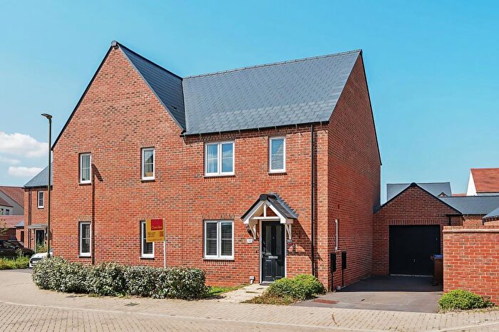 3 Bedroom Semi-Detached House To Rent In Chester Road, Bicester, OX26