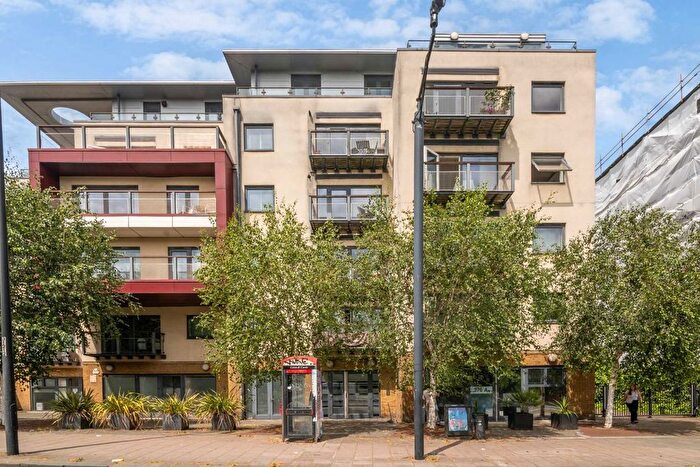 1 Bedroom Flat To Rent In Houghton Square, Stockwell, SW9