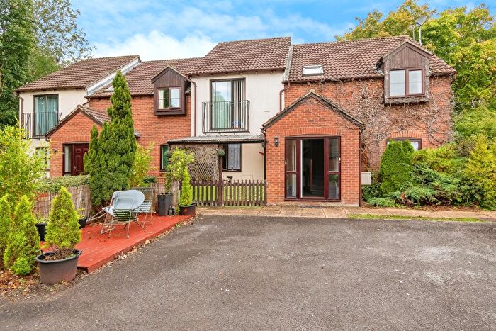 1 Bedroom Flat For Sale In Warwick Close, Chippenham, SN14