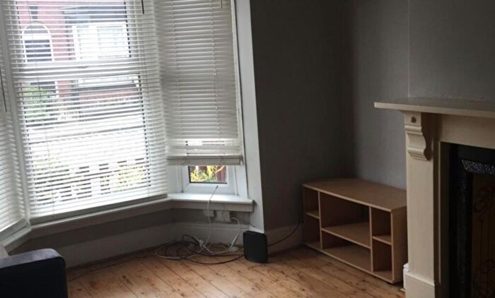 4 Bedroom House To Rent In Ashville Grove, Leeds, LS6