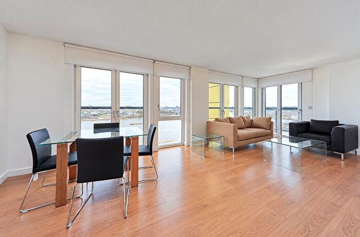 3 Bedroom Flat To Rent In Barge Walk, London, SE10
