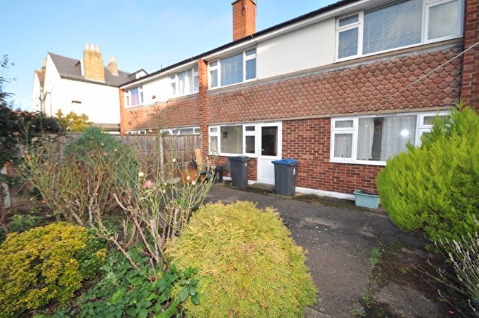 2 Bedroom Maisonette To Rent In Montem Road, New Malden, KT3