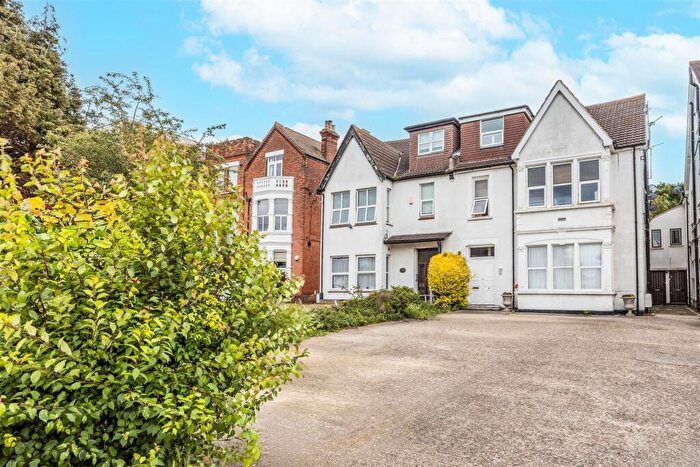 1 Bedroom Apartment For Sale In Crowstone Road, Westcliff-On-Sea, SS0