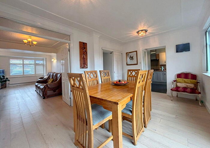 3 Bedroom Semi Detached House For Sale In Laburnum Avenue, Hornchurch, RM12