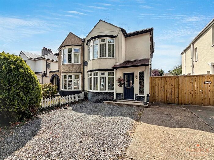 3 Bedroom Semi-detached House For Sale In Hall Road, Hull, HU6