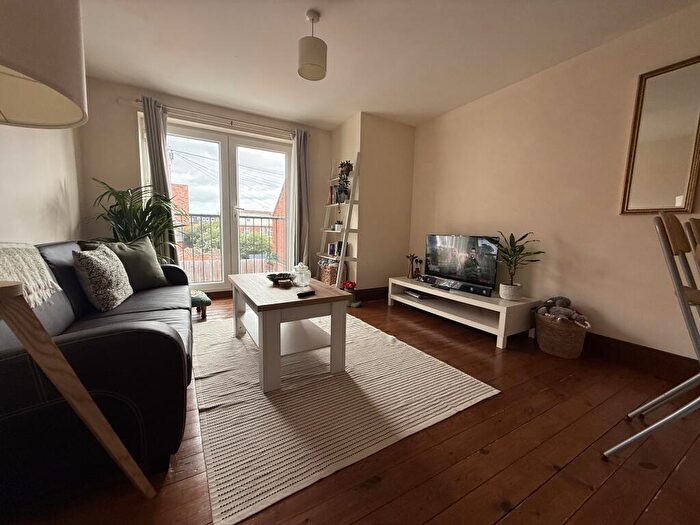 2 Bedroom Terraced House To Rent In Avondale St. // Bed Student Flat // Aug, LN2