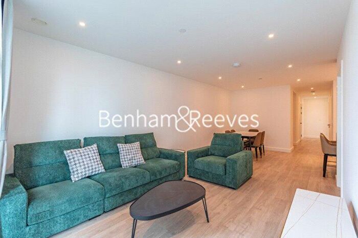 3 Bedroom Apartment To Rent In Caldon Boulevard, Wembley, HA0