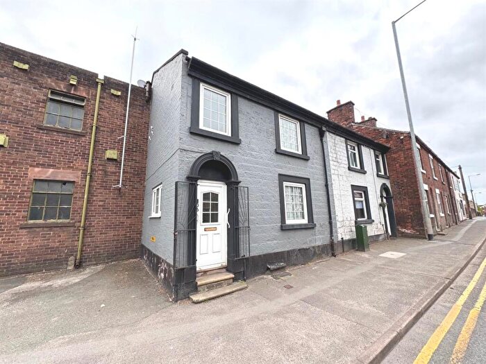 3 Bedroom End Of Terrace House For Sale In Buxton Road, Leek, ST13