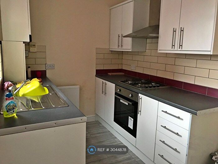 3 Bedroom Terraced House To Rent In Symons St, Wakefield, WF2