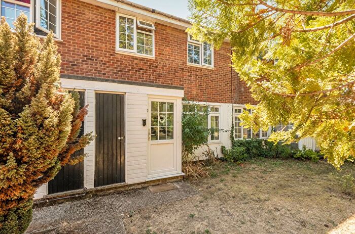 3 Bedroom Terraced House For Sale In Leafield Close, Woking, Surrey, GU21