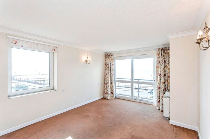 2 Bedroom Flat For Sale In Homecove House, Westcliff-On-Sea, SS0