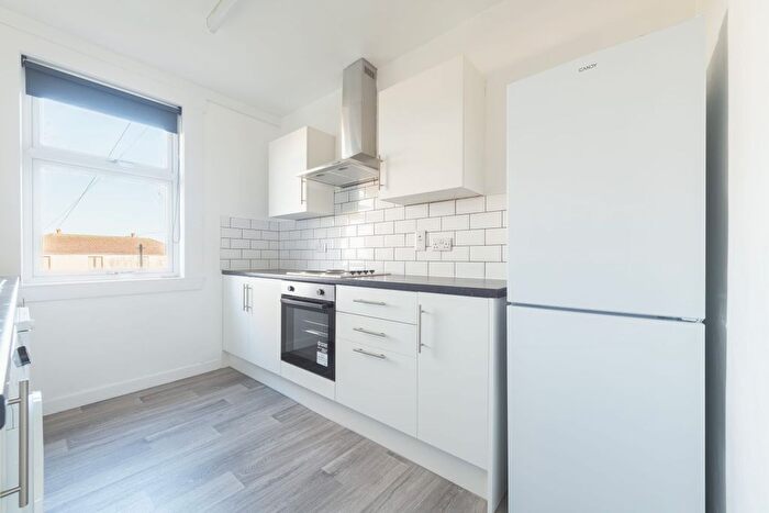 2 Bedroom Flat To Rent In Kenmore Terrace, Dundee, DD3