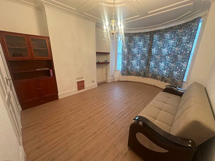 1 Bedroom Flat To Rent In Riverway, London, N13