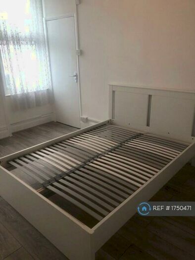 1 Bedroom Flat To Rent In Station Road, London, N3