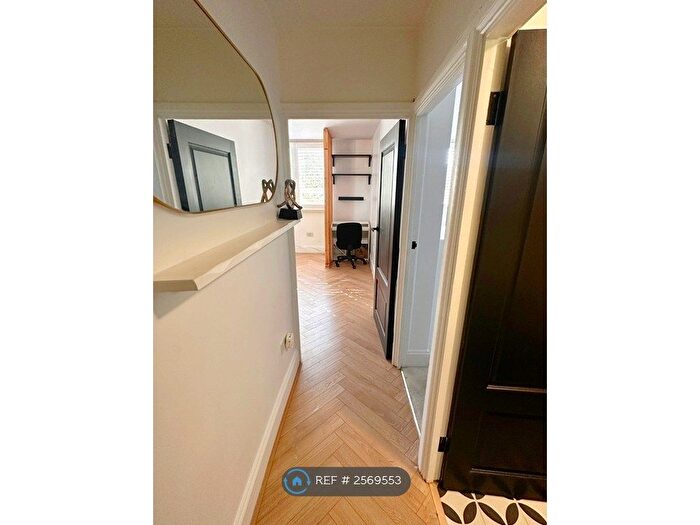 1 Bedroom Flat To Rent In All Bills Included, London, SE24