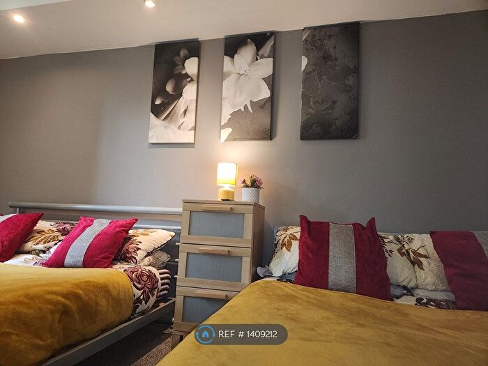 2 Bedroom Flat To Rent In Salford, Salford, M5