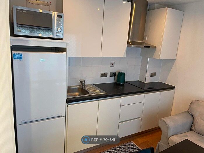 1 Bedroom Flat To Rent In Rothwell Gardens, Dagenham, RM9