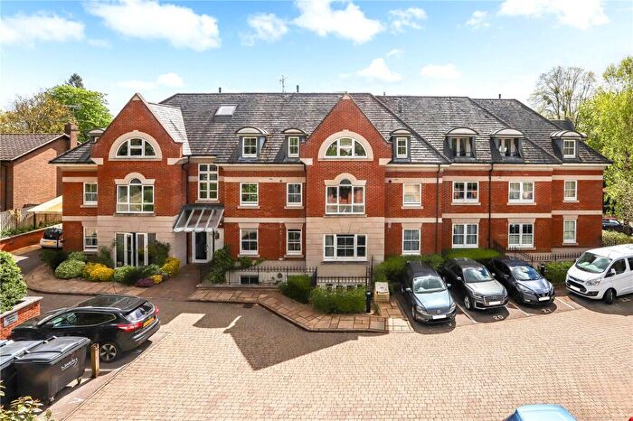 2 Bedroom Apartment For Sale In Shortheath Road, Farnham, Surrey, GU9