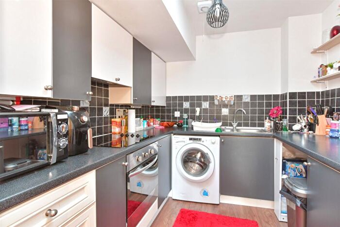 1 Bedroom Flat For Sale In West Street, Gravesend, Kent, DA11