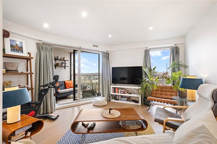 1 Bedroom Apartment For Sale In Balham Hill, London, SW12