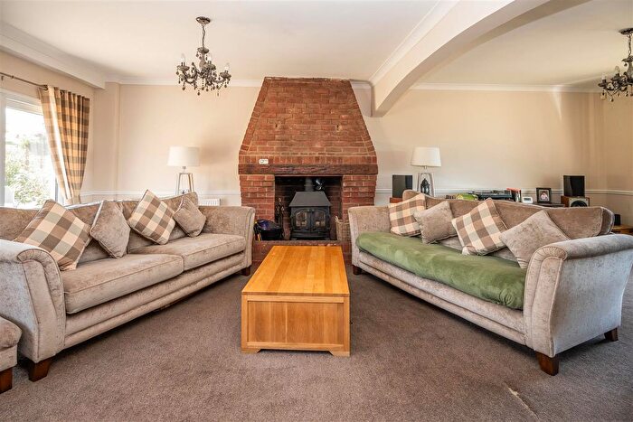 4 Bedroom Detached House For Sale In Lower Dunton Road, Bulphan, Upminster, RM14