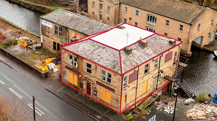 6 Bedroom Pub/bar For Sale In Park Road, Elland, HX5