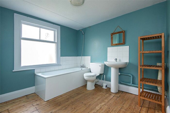 3 Bedroom Flat To Rent In Thistlewaite Road, Clapton, London, E5